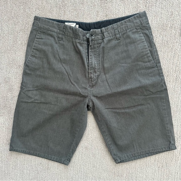 Men’s Volcom Modern Stretch Short size 33 - Picture 1 of 3
